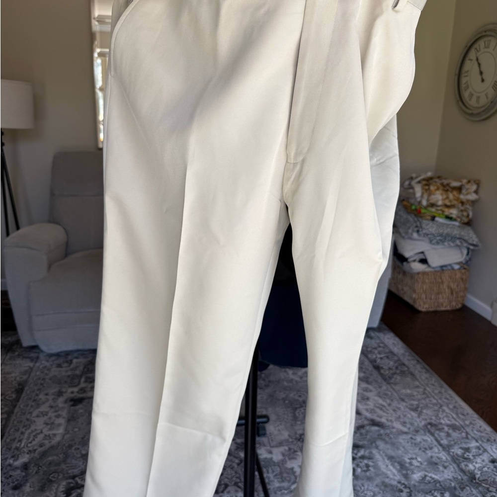 ⛳️🏌️Cream Chinos with Classic Straight Leg Design